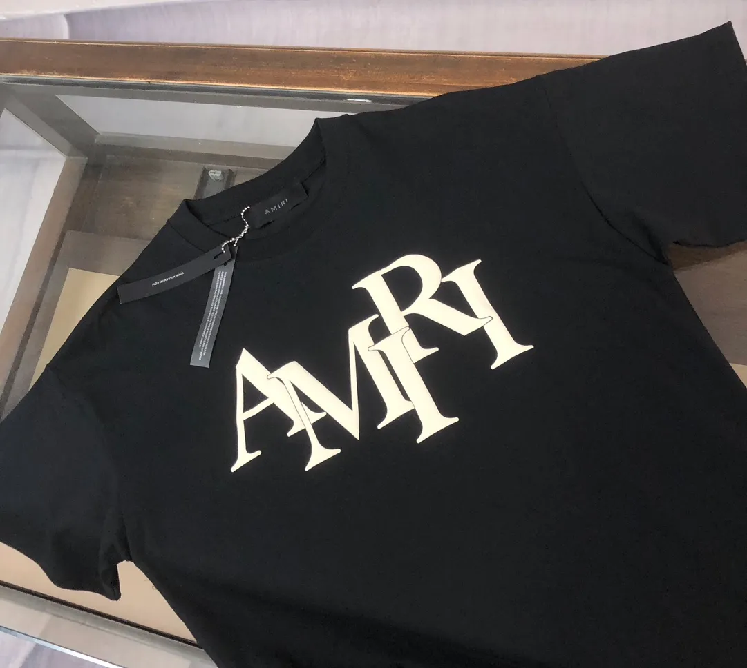 C🌟Amiri 26ss counter Same Style round neck short-sleeved T-shirt ~ Customized suede foam embossed logo craft on the chest! Specially available in custom fabrics! Thick plate three-dimensional! The thicker clothes make the overall breathable and soft texture more prominent, and the full cotton texture makes it extremely comfortable. A must-have item for Premium people, complete with original accessories and accessories! Same Style for men and women! Color: Black White Mint Green Size: XS S M L (larger version! Please state your height and weight when placing an order!)